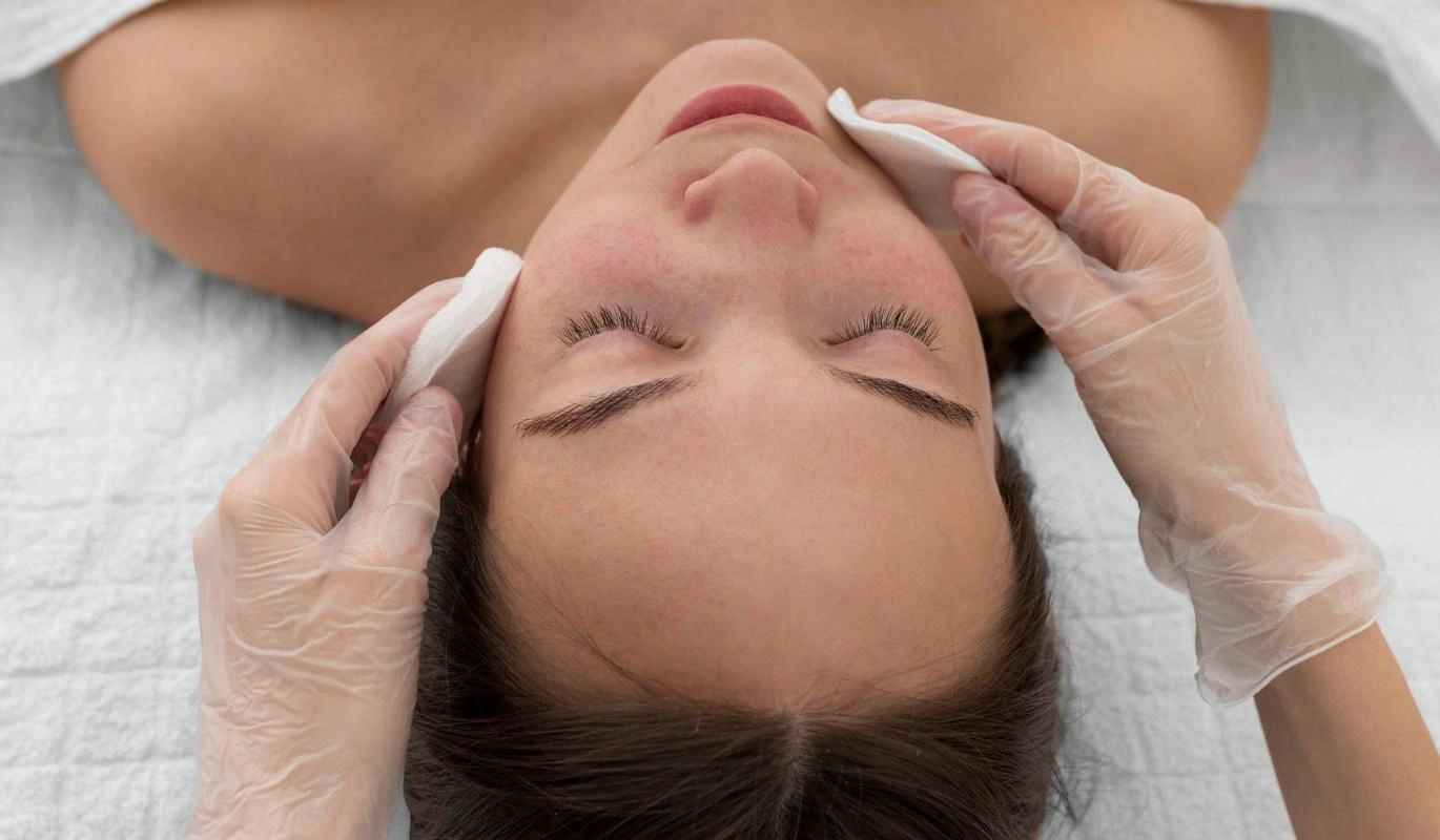 Чистка лица для девушек в Минске в центре косметологии и красоты